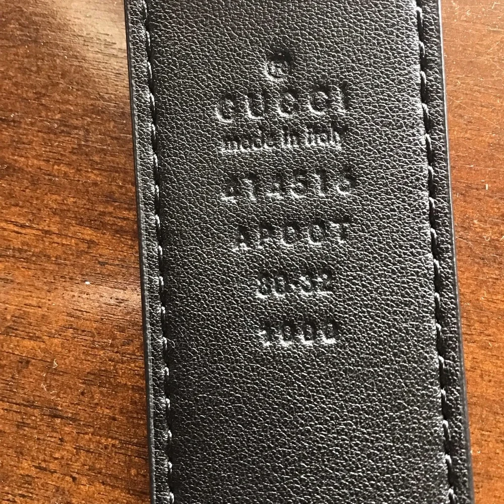Gucci GG black leather belt with golden logo 32 - Picture 6 of 6